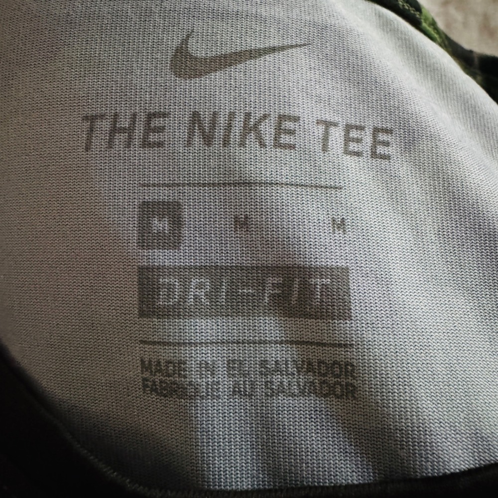 Nike Oregon Ducks S/S Military Appreciation Shirt Womens M Green Camo DriFit Tee - Picture 6 of 8